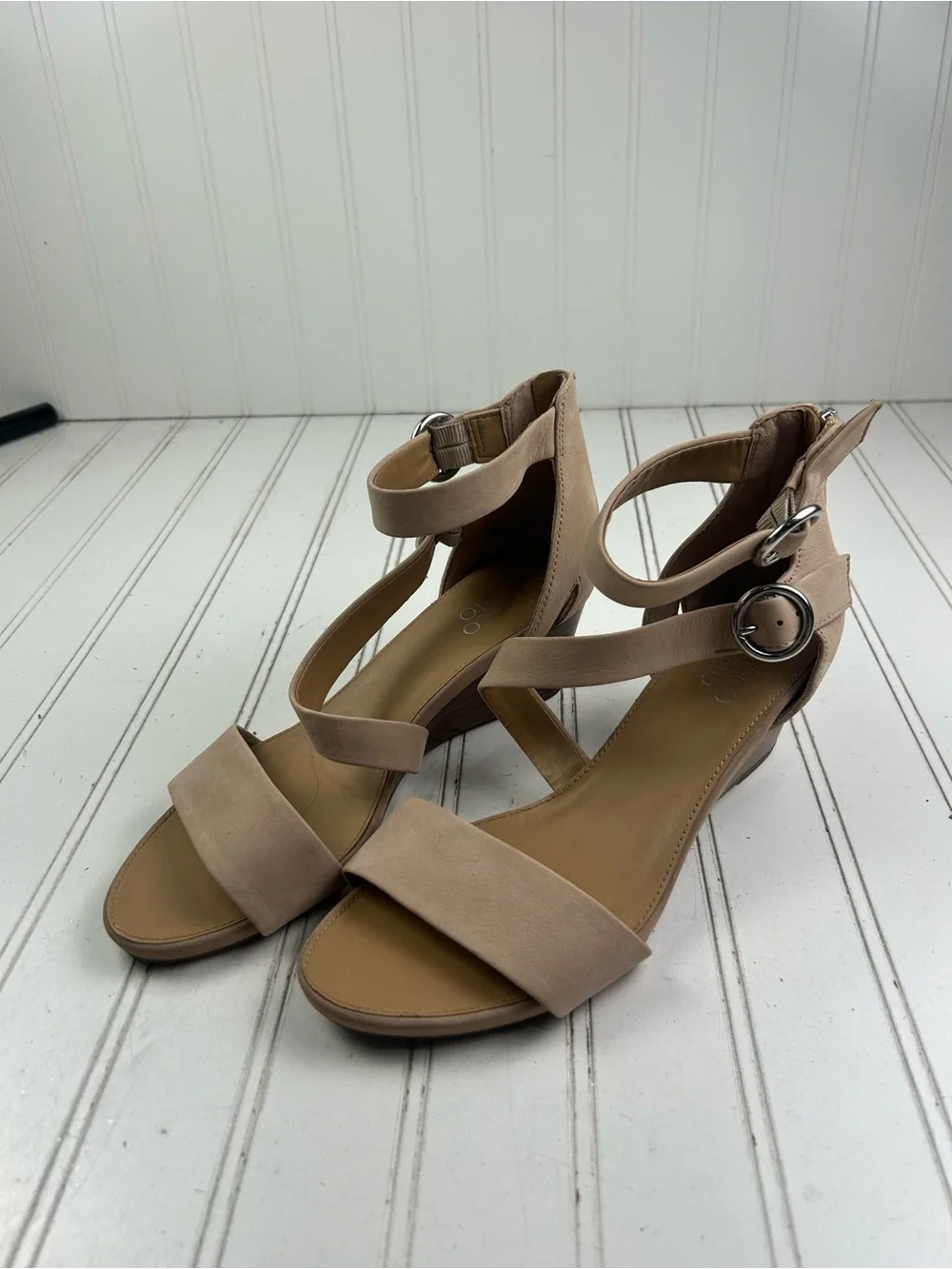Franco Sarto Vintage Derek Bone Nude Suede Wedge Slip On Sandals Women’s Size 8M